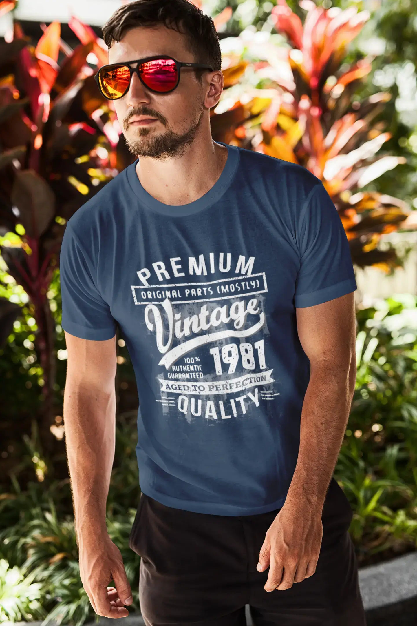 ULTRABASIC - Graphic Men's 1981 Aged to Perfection Birthday Gift T-Shirt